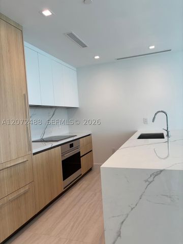 2411 LAGUNA CIRCLE 809, North Miami, FL 33181