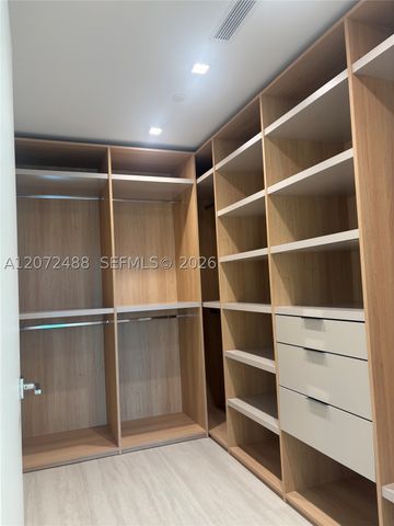 2411 LAGUNA CIRCLE 809, North Miami, FL 33181