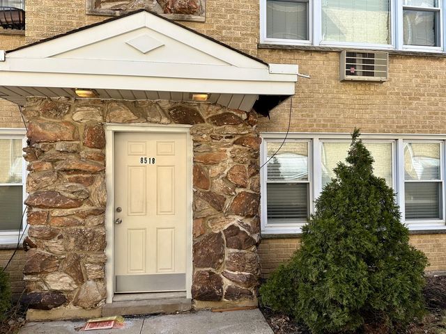 8518 W Rascher Avenue 2, Chicago, IL 60656