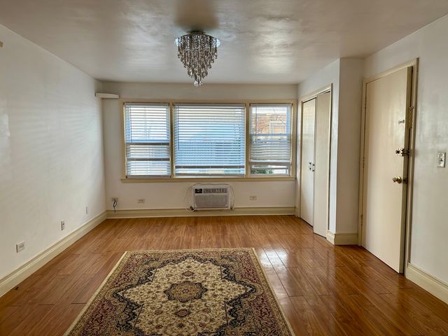 8518 W Rascher Avenue 2, Chicago, IL 60656