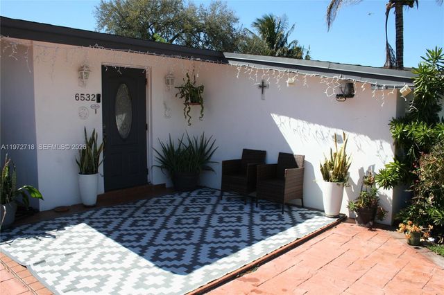 6532 Mayo St, Hollywood, FL 33023