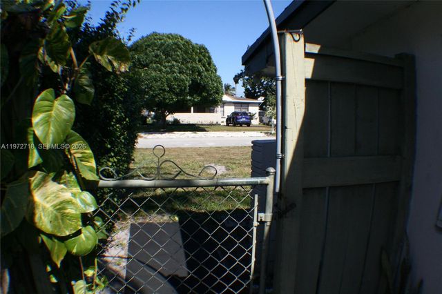 6532 Mayo St, Hollywood, FL 33023