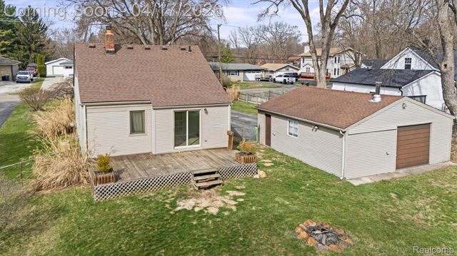 1655 Petrolia, West Bloomfield Charter Township, MI 48324