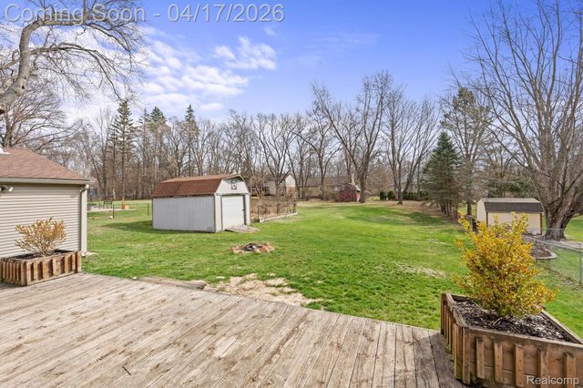 1655 Petrolia, West Bloomfield Charter Township, MI 48324