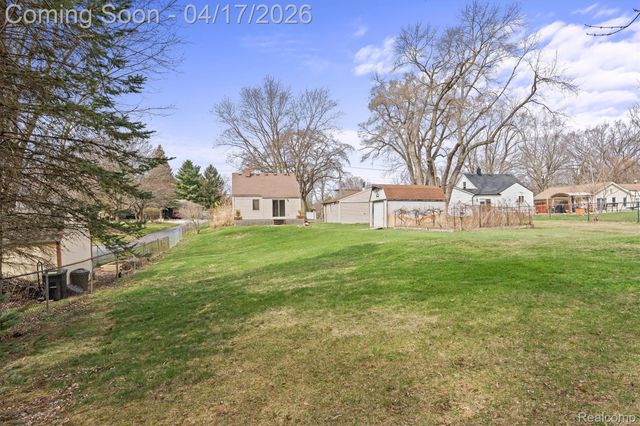 1655 Petrolia, West Bloomfield Charter Township, MI 48324