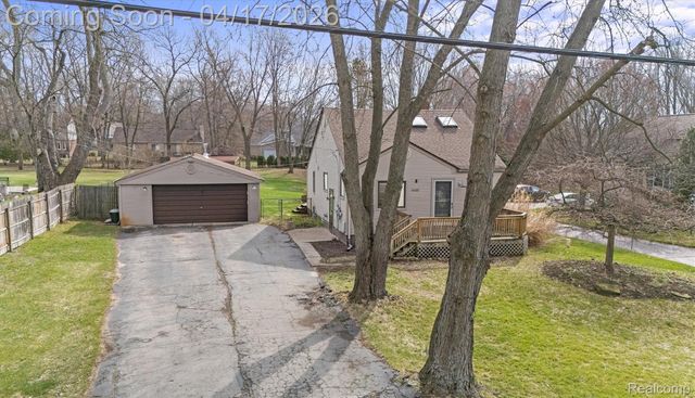 1655 Petrolia, West Bloomfield Charter Township, MI 48324