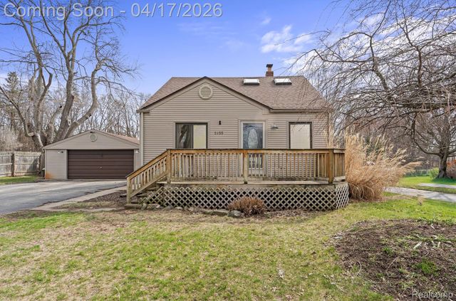 1655 Petrolia, West Bloomfield Charter Township, MI 48324