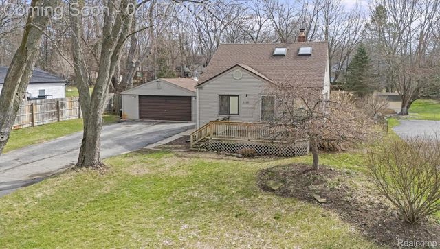 1655 Petrolia, West Bloomfield Charter Township, MI 48324