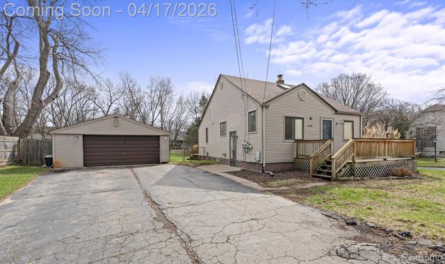 1655 Petrolia, West Bloomfield Charter Township, MI 48324