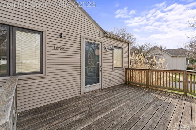 1655 Petrolia, West Bloomfield Charter Township, MI 48324