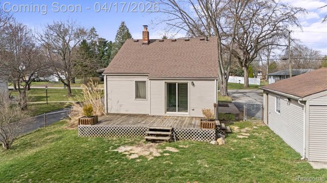 1655 Petrolia, West Bloomfield Charter Township, MI 48324