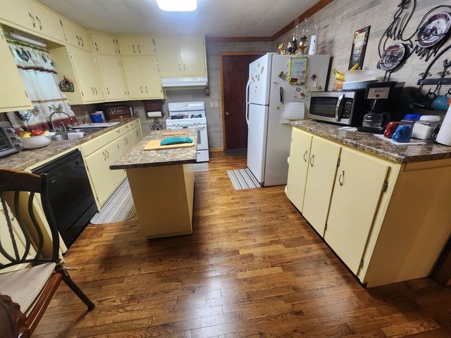 90 Wildwood Drive, Highland, AR 72542