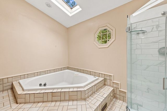 66 Charlton St, Oxford, MA 01540