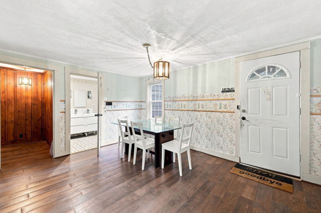 66 Charlton St, Oxford, MA 01540