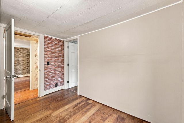 66 Charlton St, Oxford, MA 01540