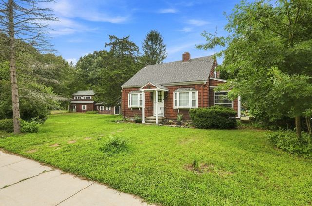 66 Charlton St, Oxford, MA 01540