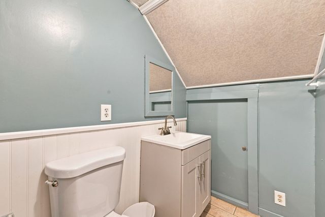 66 Charlton St, Oxford, MA 01540