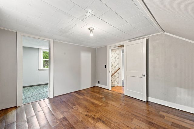 66 Charlton St, Oxford, MA 01540