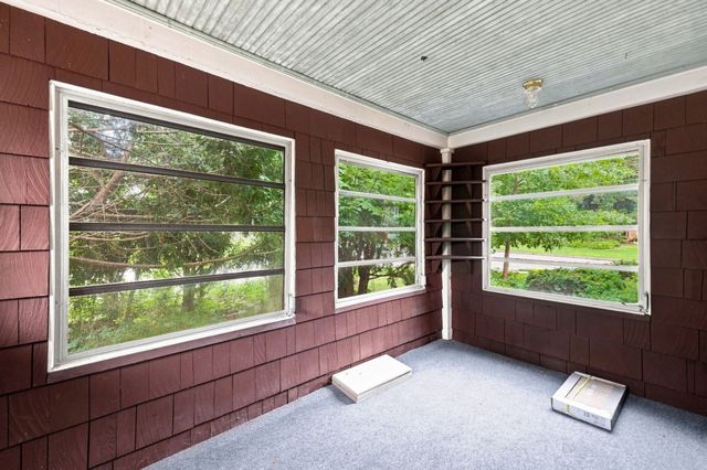 66 Charlton St, Oxford, MA 01540