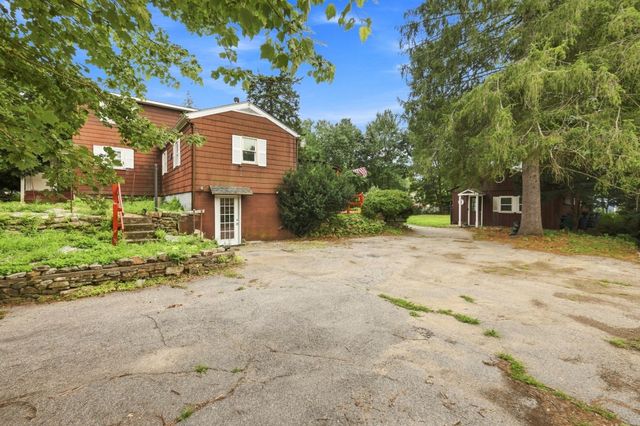 66 Charlton St, Oxford, MA 01540