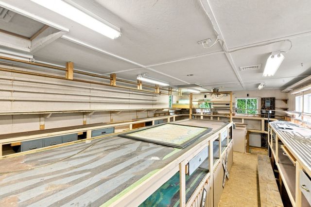 66 Charlton St, Oxford, MA 01540