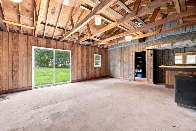 66 Charlton St, Oxford, MA 01540