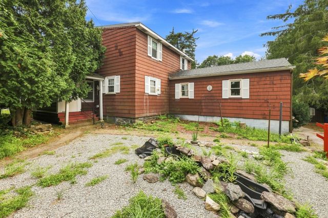 66 Charlton St, Oxford, MA 01540