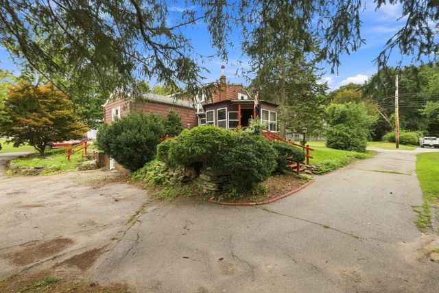 66 Charlton St, Oxford, MA 01540