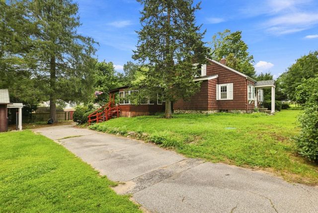 66 Charlton St, Oxford, MA 01540