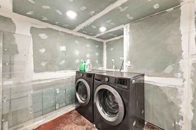66 Charlton St, Oxford, MA 01540