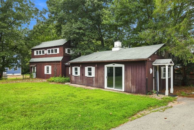 66 Charlton St, Oxford, MA 01540
