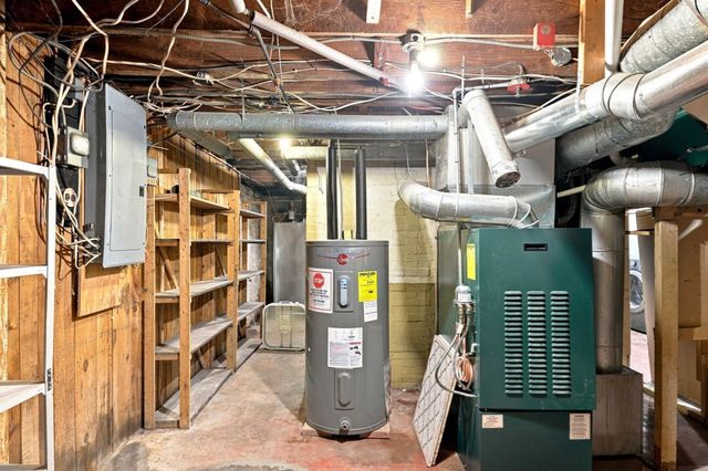 66 Charlton St, Oxford, MA 01540