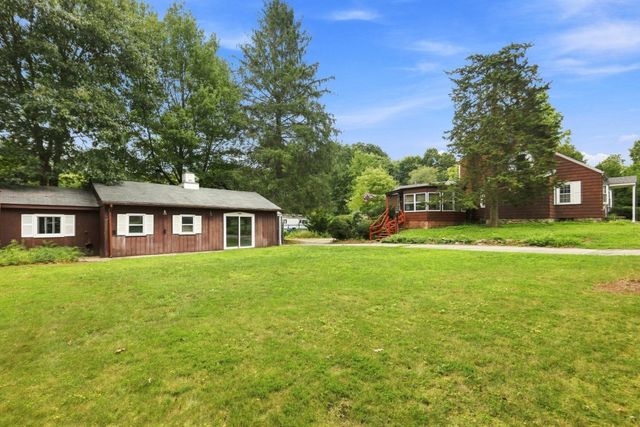 66 Charlton St, Oxford, MA 01540