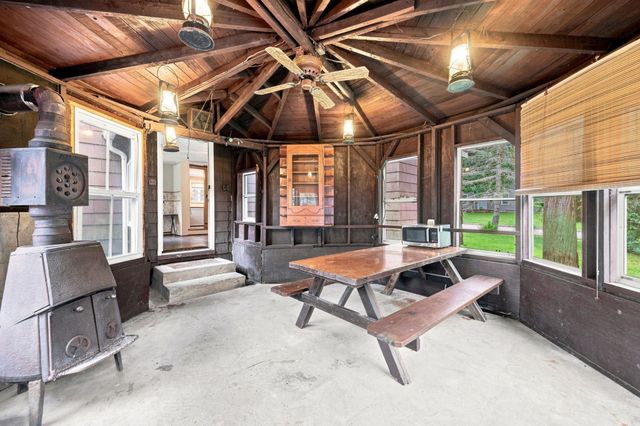 66 Charlton St, Oxford, MA 01540