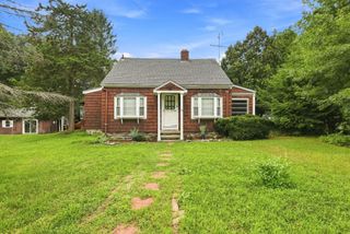66 Charlton St, Oxford, MA 01540