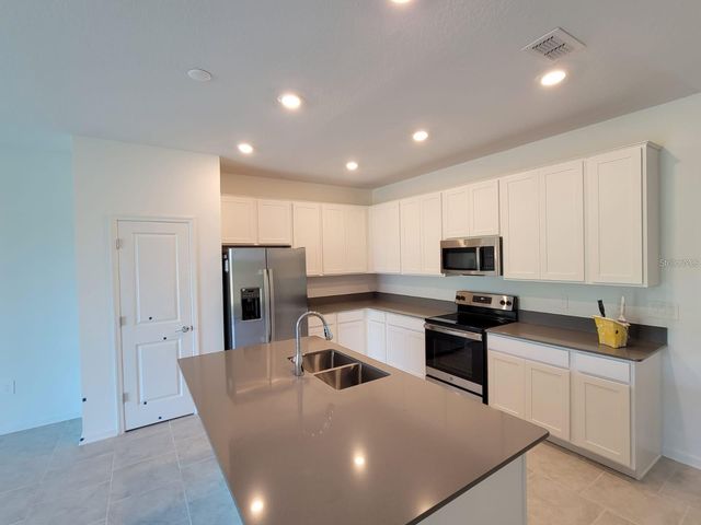 827 HITCH LOOP, St Cloud, FL 34772