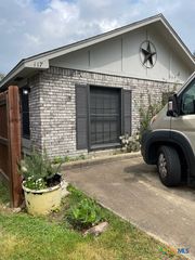 117 E Crockett, Luling, TX 78648