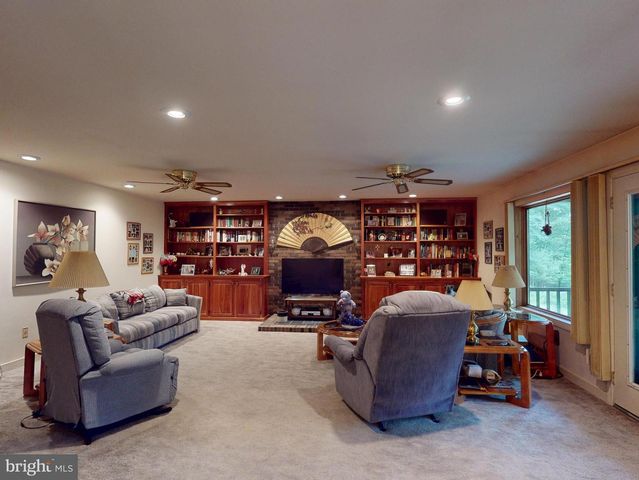 600 HOUTZ LN, Port Matilda, PA 16870