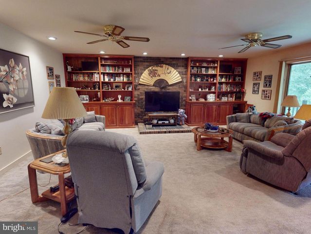 600 HOUTZ LN, Port Matilda, PA 16870