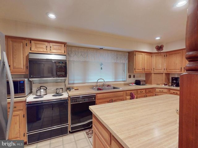 600 HOUTZ LN, Port Matilda, PA 16870