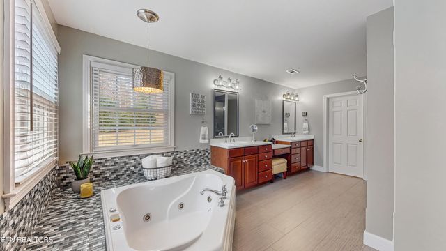 5309 Oak Glade Lane, Knoxville, TN 37918