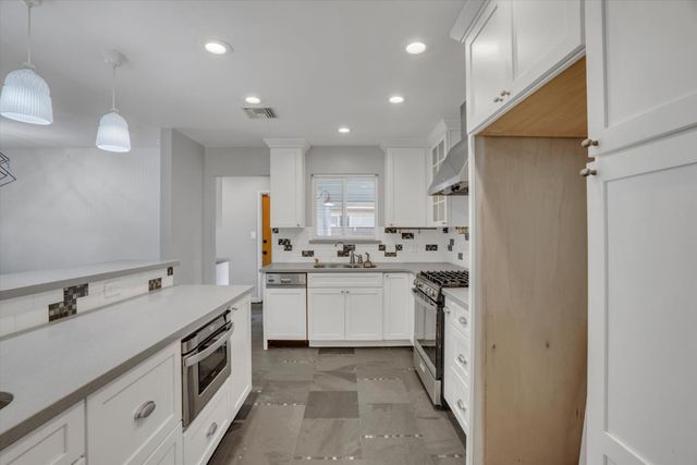 1406 Baywood Dr, Modesto, CA 95350