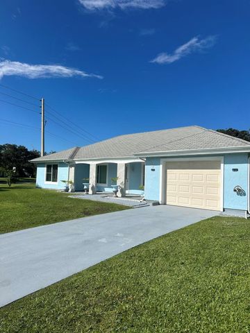 1592 SE Burning Court, Port St Lucie, FL 34952