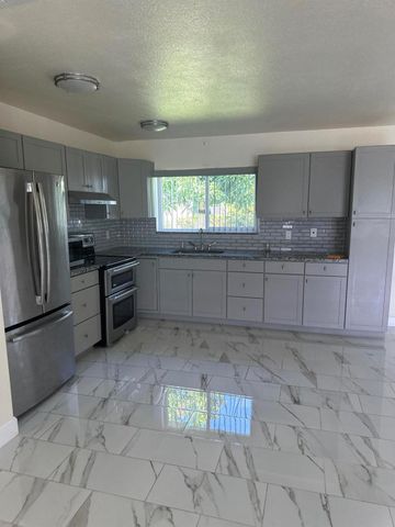 1592 SE Burning Court, Port St Lucie, FL 34952