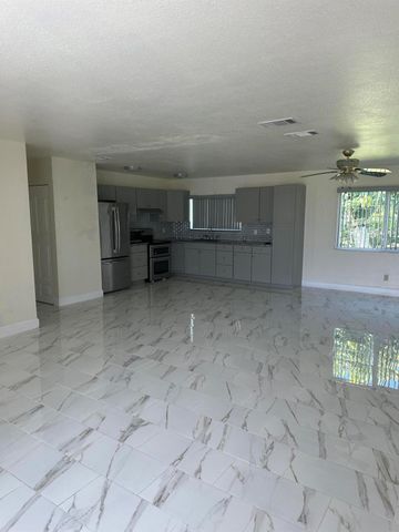 1592 SE Burning Court, Port St Lucie, FL 34952