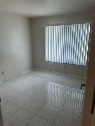 1592 SE Burning Court, Port St Lucie, FL 34952