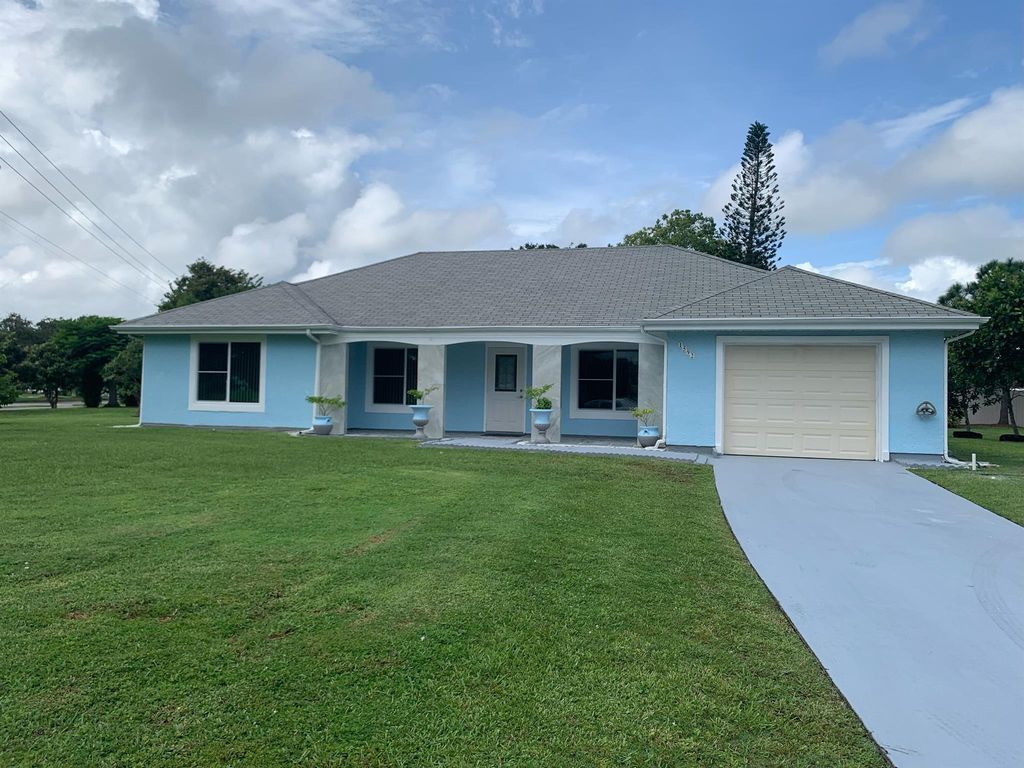 1592 SE Burning Court, Port St Lucie, FL 34952