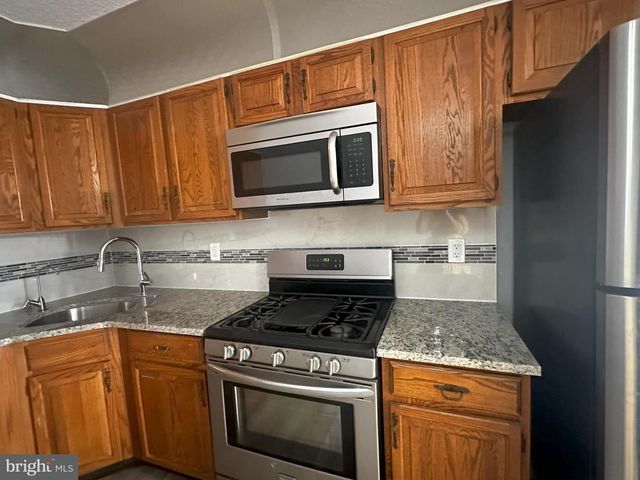 66 CHEVERNY CT, Hamilton, NJ 08619