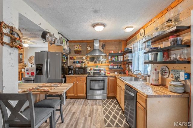 7640 Lake Drive, Cedar Hill, MO 63016