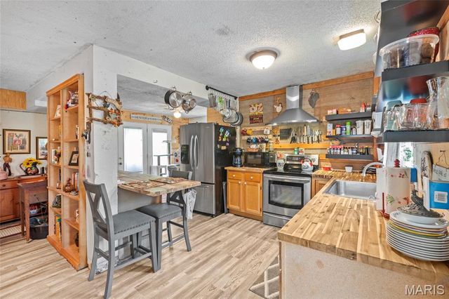 7640 Lake Drive, Cedar Hill, MO 63016